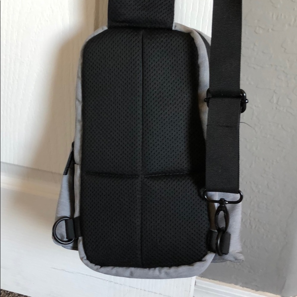 Backpack - Picture 3 of 7